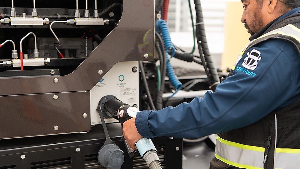 Refueling a heavy-duty hydrogen fuel-cell electric truck